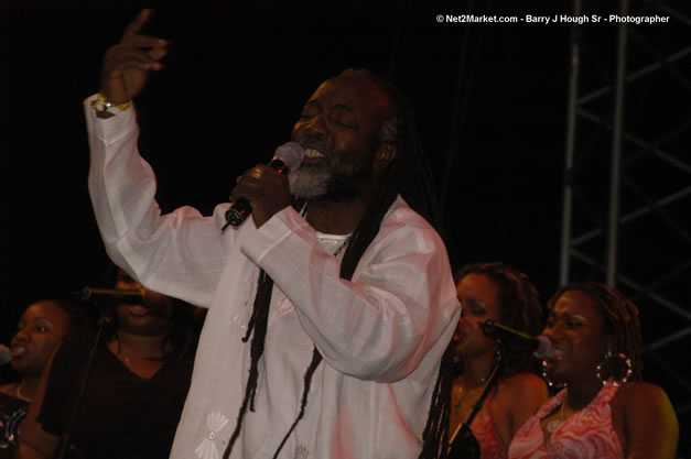 Freddy McGregor @ The Aqueduct on Rose Hall - Friday, January 26, 2007 - 10th Anniversary - Air Jamaica Jazz & Blues Festival 2007 - The Art of Music - Tuesday, January 23 - Saturday, January 27, 2007, The Aqueduct on Rose Hall, Montego Bay, Jamaica - Negril Travel Guide, Negril Jamaica WI - http://www.negriltravelguide.com - info@negriltravelguide.com...!