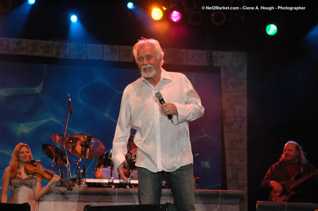 Kenny Rogers @ The Aqueduct on Rose Hall - Friday, January 26, 2007 - 10th Anniversary - Air Jamaica Jazz & Blues Festival 2007 - The Art of Music - Tuesday, January 23 - Saturday, January 27, 2007, The Aqueduct on Rose Hall, Montego Bay, Jamaica - Negril Travel Guide, Negril Jamaica WI - http://www.negriltravelguide.com - info@negriltravelguide.com...!