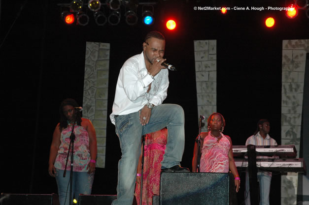 Shaggy @ The Aqueduct on Rose Hall - Friday, January 26, 2007 - 10th Anniversary - Air Jamaica Jazz & Blues Festival 2007 - The Art of Music - Tuesday, January 23 - Saturday, January 27, 2007, The Aqueduct on Rose Hall, Montego Bay, Jamaica - Negril Travel Guide, Negril Jamaica WI - http://www.negriltravelguide.com - info@negriltravelguide.com...!