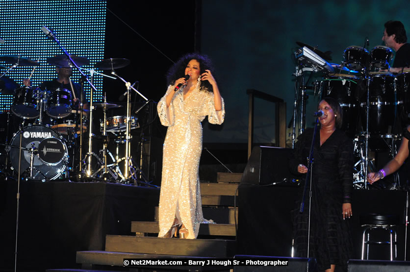 Diana Ross at the Air Jamaica Jazz and Blues Festival 2008 The Art of Music - Saturday, January 26, 2008 - Air Jamaica Jazz & Blues 2008 The Art of Music venue at the Aqaueduct on Rose Hall Resort & Counrty Club, Montego Bay, St. James, Jamaica W.I. - Thursday, January 24 - Saturday, January 26, 2008 - Photographs by Net2Market.com - Claudine Housen & Barry J. Hough Sr, Photographers - Negril Travel Guide, Negril Jamaica WI - http://www.negriltravelguide.com - info@negriltravelguide.com...!