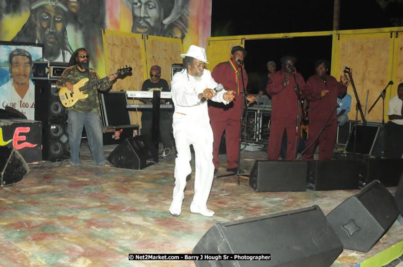 Bunny Wailer & King Yellowman at Bourbon Beach - Monday, February 25, 2008 - Bourbin Beach Restaurant, Bar, Oceanfront Accommodatioins, Live Reggae Music & Disco, Norman Manley Boulevard, Negril, Westmoreland, Jamaica W.I. - Photographs by Net2Market.com - Barry J. Hough Sr, Photographer - Negril Travel Guide, Negril Jamaica WI - http://www.negriltravelguide.com - info@negriltravelguide.com...!