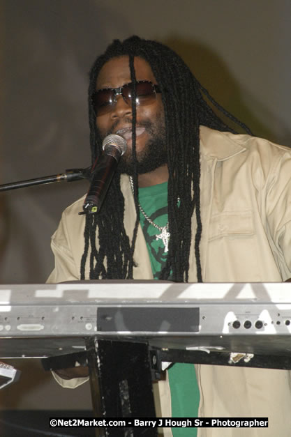 Morgan Heritage - Cure Fest 2007 - Longing For Concert at Trelawny Multi Purpose Stadium, Trelawny, Jamaica - Sunday, October 14, 2007 - Cure Fest 2007 October 12th-14th, 2007 Presented by Danger Promotions, Iyah Cure Promotions, and Brass Gate Promotions - Alison Young, Publicist - Photographs by Net2Market.com - Barry J. Hough Sr, Photographer - Negril Travel Guide, Negril Jamaica WI - http://www.negriltravelguide.com - info@negriltravelguide.com...!