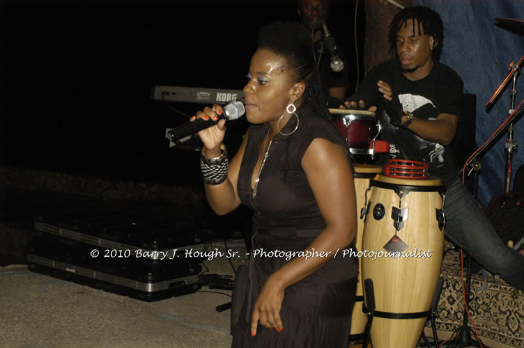 Etana - Live In Concert - One Love Reggae Concert Series 09/10 @ Negril Escape Resort and Spa, December 22, 2009, One Love Drive, West End, Negril, Westmoreland, Jamaica W.I. - Photographs by Net2Market.com - Barry J. Hough Sr, Photographer/Photojournalist - Negril Travel Guide, Negril Jamaica WI - http://www.negriltravelguide.com - info@negriltravelguide.com...!