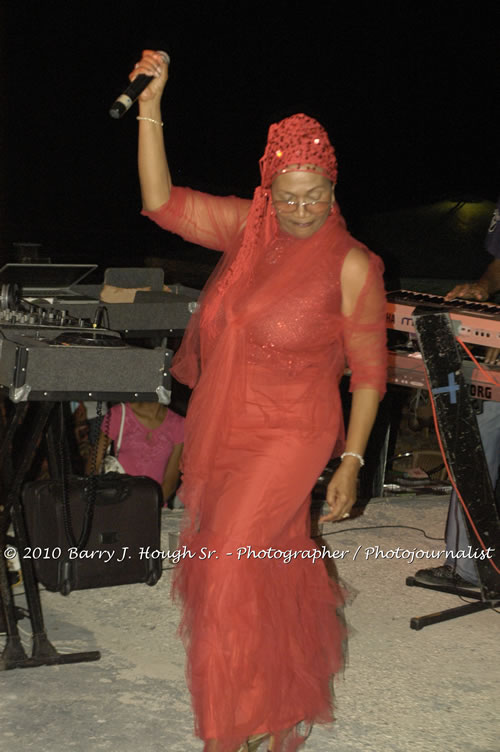 Marcia Griffiths & Edge Michael - Live In Concert - One Love Reggae Concert Series 09/10 @ Negril Escape Resort and Spa, December 29, 2009, One Love Drive, West End, Negril, Westmoreland, Jamaica W.I. - Photographs by Net2Market.com - Barry J. Hough Sr, Photographer/Photojournalist - Negril Travel Guide, Negril Jamaica WI - http://www.negriltravelguide.com - info@negriltravelguide.com...!