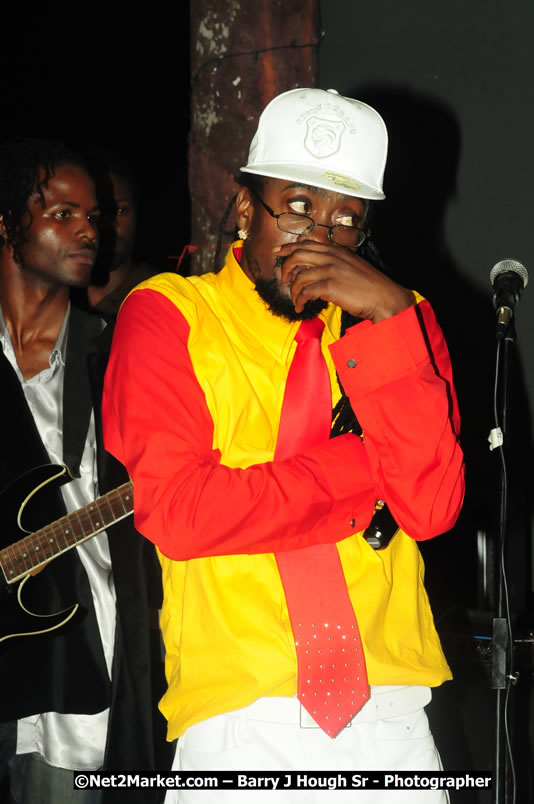 Beenie Man - Live in Concert, plus Hiyah Grade Band @ The Sunset Show @ Negril Escape Resort and Spa, Tuesday, February 3, 2009 - Live Reggae Music at Negril Escape - Tuesday Nights 6:00PM to 10:00 PM - One Love Drive, West End, Negril, Westmoreland, Jamaica W.I. - Photographs by Net2Market.com - Barry J. Hough Sr, Photographer/Photojournalist - The Negril Travel Guide - Negril's and Jamaica's Number One Concert Photography Web Site with over 40,000 Jamaican Concert photographs Published -  Negril Travel Guide, Negril Jamaica WI - http://www.negriltravelguide.com - info@negriltravelguide.com...!