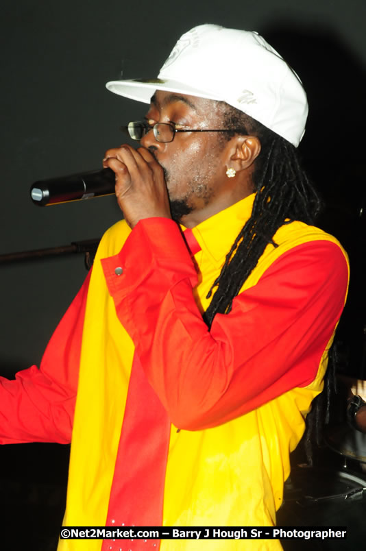 Beenie Man - Live in Concert, plus Hiyah Grade Band @ The Sunset Show @ Negril Escape Resort and Spa, Tuesday, February 3, 2009 - Live Reggae Music at Negril Escape - Tuesday Nights 6:00PM to 10:00 PM - One Love Drive, West End, Negril, Westmoreland, Jamaica W.I. - Photographs by Net2Market.com - Barry J. Hough Sr, Photographer/Photojournalist - The Negril Travel Guide - Negril's and Jamaica's Number One Concert Photography Web Site with over 40,000 Jamaican Concert photographs Published -  Negril Travel Guide, Negril Jamaica WI - http://www.negriltravelguide.com - info@negriltravelguide.com...!