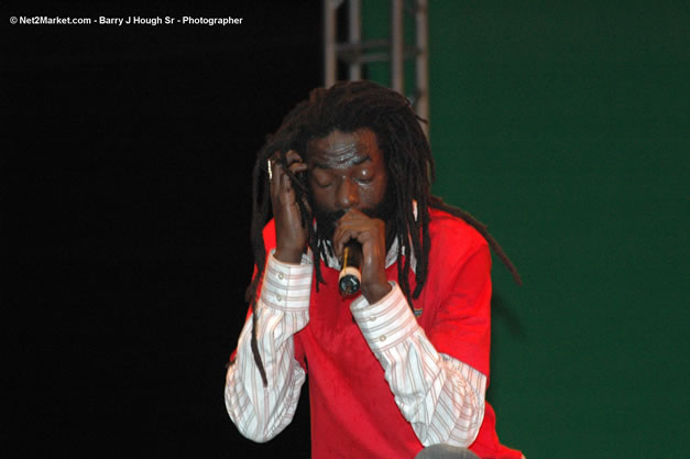 Buju Banton @ Tru-Juice Rebel Salute 2007 - Saturday, January 13, 2007, Port Kaiser Sports Club, St. Elizabeth - Negril Travel Guide, Negril Jamaica WI - http://www.negriltravelguide.com - info@negriltravelguide.com...!