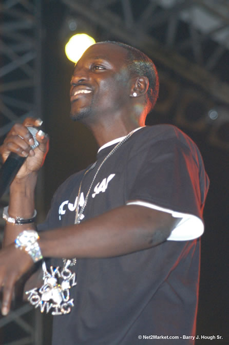 Akon - Red Stripe Reggae Sumfest 2005 - International Night - July 22th, 2005 - Negril Travel Guide, Negril Jamaica WI - http://www.negriltravelguide.com - info@negriltravelguide.com...!