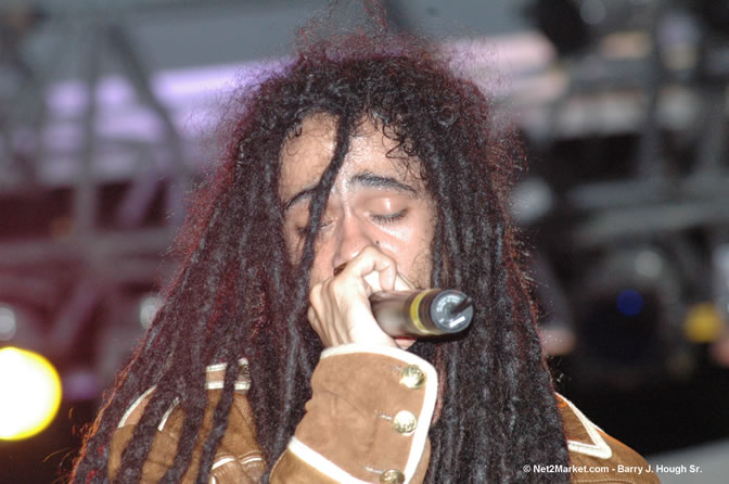 Damian "Junior Gong" Marley & Stephen Marley - Red Stripe Reggae Sumfest 2005 - International Night #2 - July 23th, 2005 - Negril Travel Guide, Negril Jamaica WI - http://www.negriltravelguide.com - info@negriltravelguide.com...!