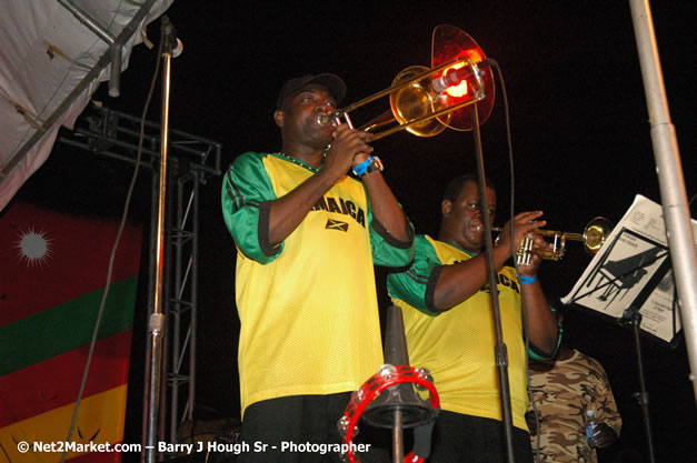 Red Stripe Reggae Sumfest 2007 - Beach Party - Tropical Beach - Sunday, July 15, 2007 - FAB 5 + Z Liquid - zip 103 fm - DJ Marvin - fame 95 fm - Craig Ross - Pieces  - Wyclef Refuge all-Star Sound System - Tropical Beach, Montego Bay, St James, Jamaica W.I. - Negril Travel Guide.com, Negril Jamaica WI - http://www.negriltravelguide.com - info@negriltravelguide.com...!