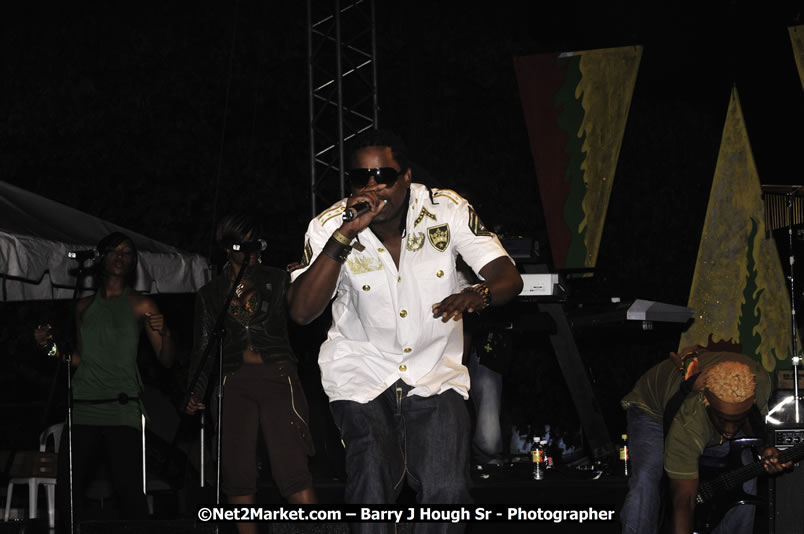 Bonafide @ Red Stripe Reggae Sumfest 2008 International Night 2, Catherine Hall, Montego Bay - Saturday, July 19, 2008 - Reggae Sumfest 2008 July 13 - July 19, 2008 - Photographs by Net2Market.com - Barry J. Hough Sr. Photojournalist/Photograper - Photographs taken with a Nikon D300 - Negril Travel Guide, Negril Jamaica WI - http://www.negriltravelguide.com - info@negriltravelguide.com...!