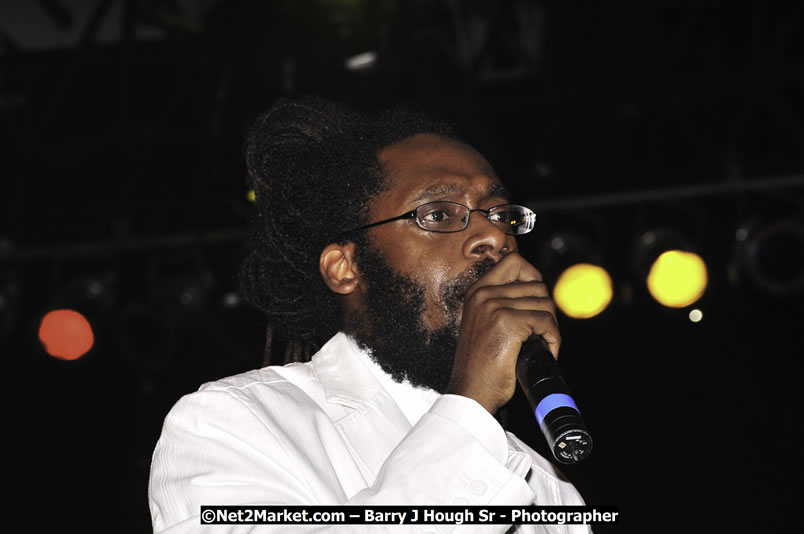 Tarrus Riley @ Red Stripe Reggae Sumfest 2008 International Night 2, Catherine Hall, Montego Bay - Saturday, July 19, 2008 - Reggae Sumfest 2008 July 13 - July 19, 2008 - Photographs by Net2Market.com - Barry J. Hough Sr. Photojournalist/Photograper - Photographs taken with a Nikon D300 - Negril Travel Guide, Negril Jamaica WI - http://www.negriltravelguide.com - info@negriltravelguide.com...!