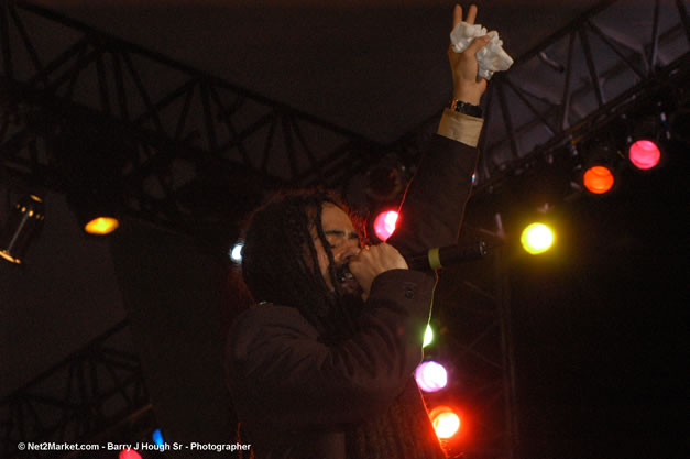 Damian Marley - Red Stripe Reggae Sumfest 2006 - The Summit - Jamaica's Greatest, The World's Best - Saturday, July 22, 2006 - Montego Bay, Jamaica - Negril Travel Guide, Negril Jamaica WI - http://www.negriltravelguide.com - info@negriltravelguide.com...!