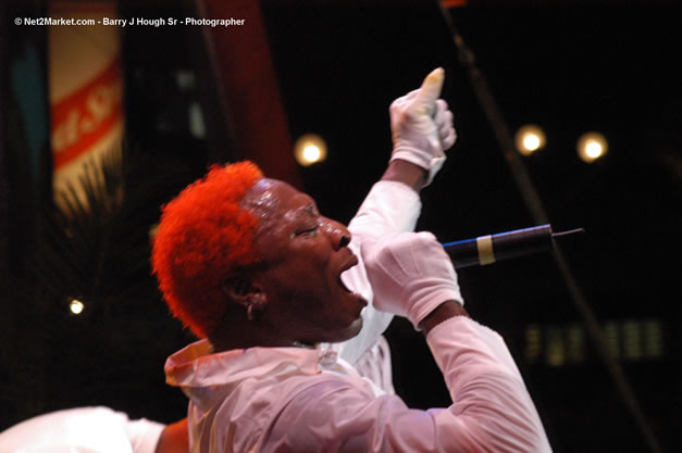 Elephant Man - Red Stripe Reggae Sumfest 2006 - Stormfront - The Blazing Dance Hall Night - Thursday, July 20, 2006 - Catherine Hall Venue - Montego Bay, Jamaica - Negril Travel Guide, Negril Jamaica WI - http://www.negriltravelguide.com - info@negriltravelguide.com...!