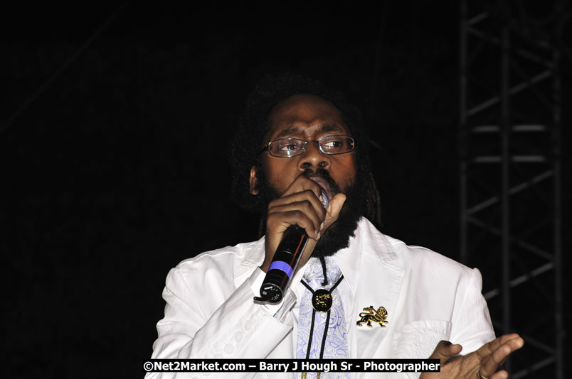 Tarrus Riley @ Reggae Sumfest 2008 International Night 2, Catherine Hall, Montego Bay - Saturday, July 19, 2008 - Reggae Sumfest 2008 July 13 - July 19, 2008 - Photographs by Net2Market.com - Barry J. Hough Sr. Photojournalist/Photograper - Photographs taken with a Nikon D300 - Negril Travel Guide, Negril Jamaica WI - http://www.negriltravelguide.com - info@negriltravelguide.com...!