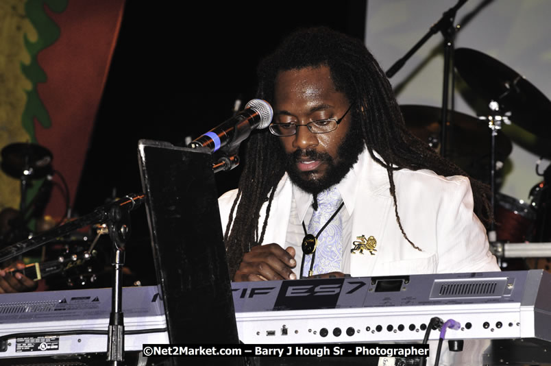 Tarrus Riley @ Reggae Sumfest 2008 International Night 2, Catherine Hall, Montego Bay - Saturday, July 19, 2008 - Reggae Sumfest 2008 July 13 - July 19, 2008 - Photographs by Net2Market.com - Barry J. Hough Sr. Photojournalist/Photograper - Photographs taken with a Nikon D300 - Negril Travel Guide, Negril Jamaica WI - http://www.negriltravelguide.com - info@negriltravelguide.com...!