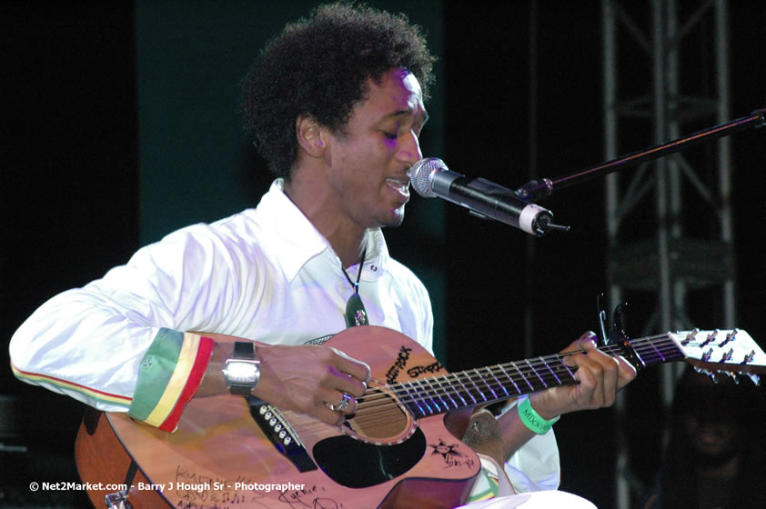 Ky-Enie - Smile Jamaica, Nine Miles, St Anns, Jamaica - Saturday, February 10, 2007 - The Smile Jamaica Concert, a symbolic homecoming in Bob Marley's birthplace of Nine Miles - Negril Travel Guide, Negril Jamaica WI - http://www.negriltravelguide.com - info@negriltravelguide.com...!