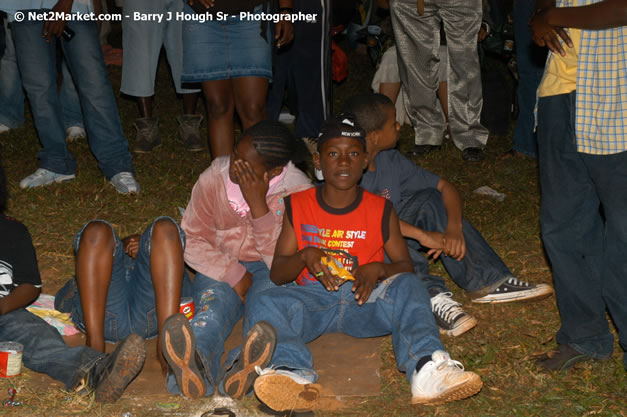 Venue and Audience - Smile Jamaica, Nine Miles, St Anns, Jamaica - Saturday, February 10, 2007 - The Smile Jamaica Concert, a symbolic homecoming in Bob Marley's birthplace of Nine Miles - Negril Travel Guide, Negril Jamaica WI - http://www.negriltravelguide.com - info@negriltravelguide.com...!