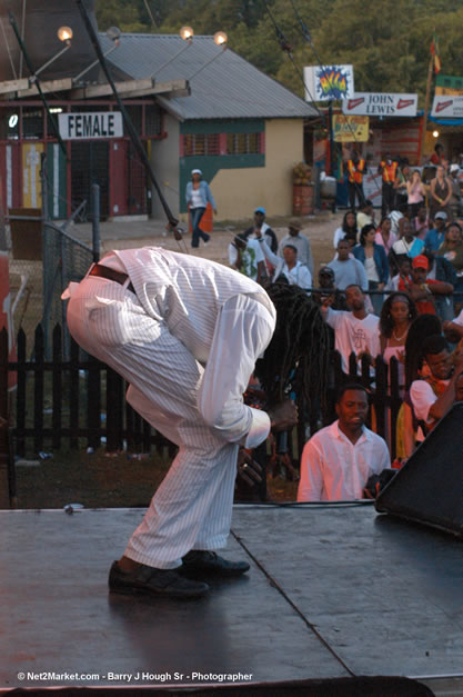 Buju Banton - Red Stripe Reggae Sumfest 2006 - The Summit - Jamaica's Greatest, The World's Best - Saturday, July 22, 2006 - Montego Bay, Jamaica - Negril Travel Guide, Negril Jamaica WI - http://www.negriltravelguide.com - info@negriltravelguide.com...!