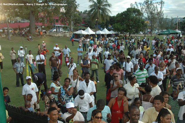 The Ministry of Toursim & The Jamaica Tourist Board present Tourism Awareness Concert in Commemoration of the Start of the 07/08 Winter Tourist Season - Guest Performers: Third World, Tessane Chin, Etana, Assassin, One Third, Christopher Martin, Gumption Band - Saturday, December 15, 2007 - Old Hospital Site, on the Hip Strip, Montego Bay, Jamaica W.I. - Photographs by Net2Market.com - Barry J. Hough Sr, Photographer - Negril Travel Guide, Negril Jamaica WI - http://www.negriltravelguide.com - info@negriltravelguide.com...!