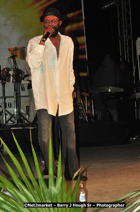 Beres Hammond @ Unite The People An International Reggae Fest, Featuring: Beres Hammond, Coco T, Queen Ifrica, Khalil, Cameal Davis, Iley Dread, Rochelle, Geoffrey Star, Ras Penco, Kool DeLoy, Otis Gayle, J.McKay, Tiney Winey, Venue at Norman Manley Boulevard, Negril, Westmoreland, Jamaica - Saturday, April 4, 2009 - Photographs by Net2Market.com - Barry J. Hough Sr, Photographer/Photojournalist - Negril Travel Guide, Negril Jamaica WI - http://www.negriltravelguide.com - info@negriltravelguide.com...!