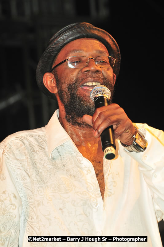 Beres Hammond @ Unite The People An International Reggae Fest, Featuring: Beres Hammond, Coco T, Queen Ifrica, Khalil, Cameal Davis, Iley Dread, Rochelle, Geoffrey Star, Ras Penco, Kool DeLoy, Otis Gayle, J.McKay, Tiney Winey, Venue at Norman Manley Boulevard, Negril, Westmoreland, Jamaica - Saturday, April 4, 2009 - Photographs by Net2Market.com - Barry J. Hough Sr, Photographer/Photojournalist - Negril Travel Guide, Negril Jamaica WI - http://www.negriltravelguide.com - info@negriltravelguide.com...!