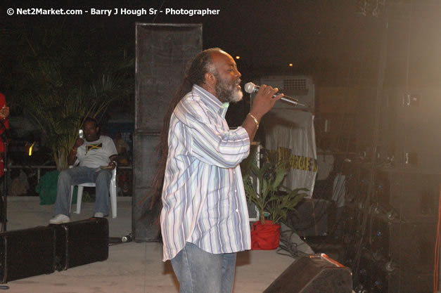 Freddie McGregor @ Western Consciousness 2007 - Presented by King of Kings Productons - Saturday, April 28, 2007 - Llandilo Cultural Centre, Savanna-La-Mar, Westmoreland, Jamaica W.I. - Negril Travel Guide, Negril Jamaica WI - http://www.negriltravelguide.com - info@negriltravelguide.com...!