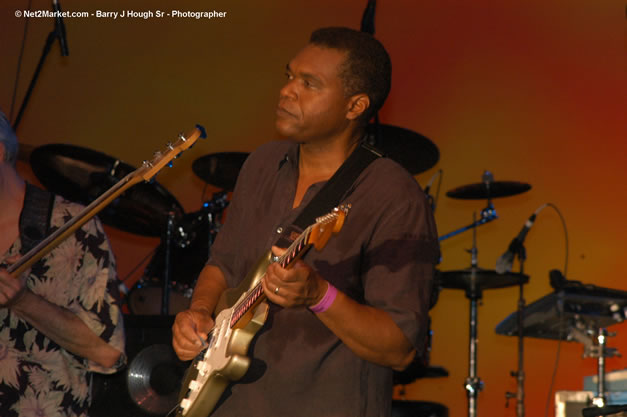 The Robert Cray Band @ The Aqueduct on Rose Hall - Friday, January 26, 2007 - 10th Anniversary - Air Jamaica Jazz & Blues Festival 2007 - The Art of Music - Tuesday, January 23 - Saturday, January 27, 2007, The Aqueduct on Rose Hall, Montego Bay, Jamaica - Negril Travel Guide, Negril Jamaica WI - http://www.negriltravelguide.com - info@negriltravelguide.com...!