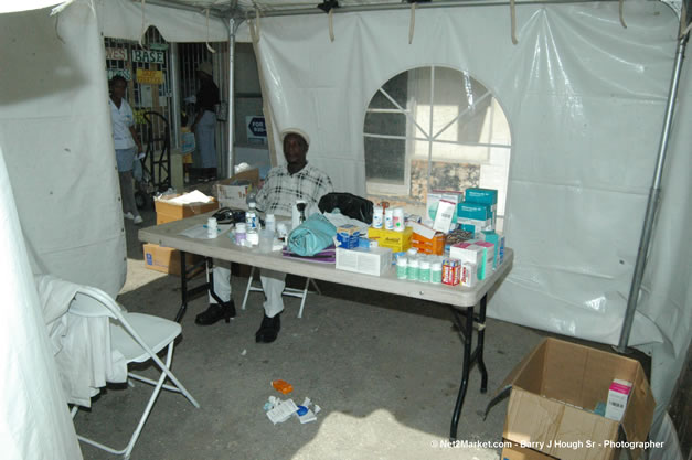 Free Clinic at Lucea Plaza, Caribbean Medical Mission, Wednesday, October 18, 2006 - Negril Travel Guide, Negril Jamaica WI - http://www.negriltravelguide.com - info@negriltravelguide.com...!