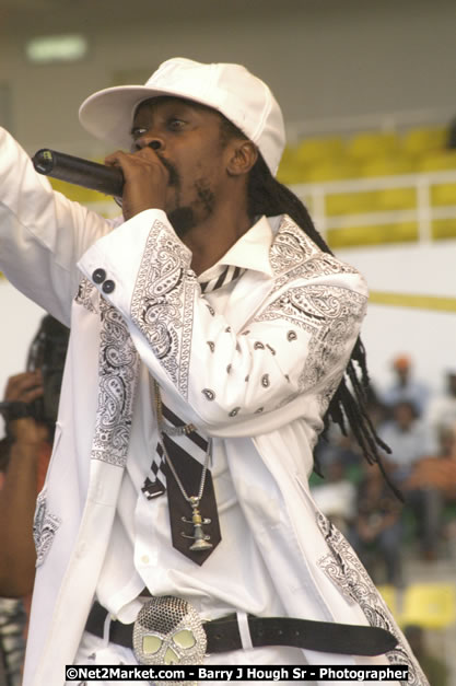 Beenie Man - Cure Fest 2007 - Longing For Concert at Trelawny Multi Purpose Stadium, Trelawny, Jamaica - Sunday, October 14, 2007 - Cure Fest 2007 October 12th-14th, 2007 Presented by Danger Promotions, Iyah Cure Promotions, and Brass Gate Promotions - Alison Young, Publicist - Photographs by Net2Market.com - Barry J. Hough Sr, Photographer - Negril Travel Guide, Negril Jamaica WI - http://www.negriltravelguide.com - info@negriltravelguide.com...!