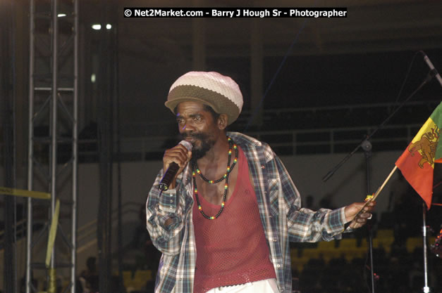 Cocoa Tea - Cure Fest 2007 - Longing For Concert at Trelawny Multi Purpose Stadium, Trelawny, Jamaica - Sunday, October 14, 2007 - Cure Fest 2007 October 12th-14th, 2007 Presented by Danger Promotions, Iyah Cure Promotions, and Brass Gate Promotions - Alison Young, Publicist - Photographs by Net2Market.com - Barry J. Hough Sr, Photographer - Negril Travel Guide, Negril Jamaica WI - http://www.negriltravelguide.com - info@negriltravelguide.com...!