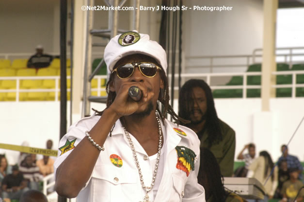 Jah Cure - Cure Fest 2007 - Longing For Concert at Trelawny Multi Purpose Stadium, Trelawny, Jamaica - Sunday, October 14, 2007 - Cure Fest 2007 October 12th-14th, 2007 Presented by Danger Promotions, Iyah Cure Promotions, and Brass Gate Promotions - Alison Young, Publicist - Photographs by Net2Market.com - Barry J. Hough Sr, Photographer - Negril Travel Guide, Negril Jamaica WI - http://www.negriltravelguide.com - info@negriltravelguide.com...!