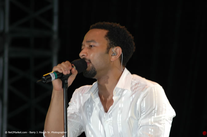 John Legend - Air Jamaica Jazz & Blues Festival 2006 - The Art of Music - Cinnamon Hill Golf Club - Rosehall Resort & Country Club, Montego Bay, Jamaica W.I. - Thursday, January 26, 2006 - Negril Travel Guide, Negril Jamaica WI - http://www.negriltravelguide.com - info@negriltravelguide.com...!