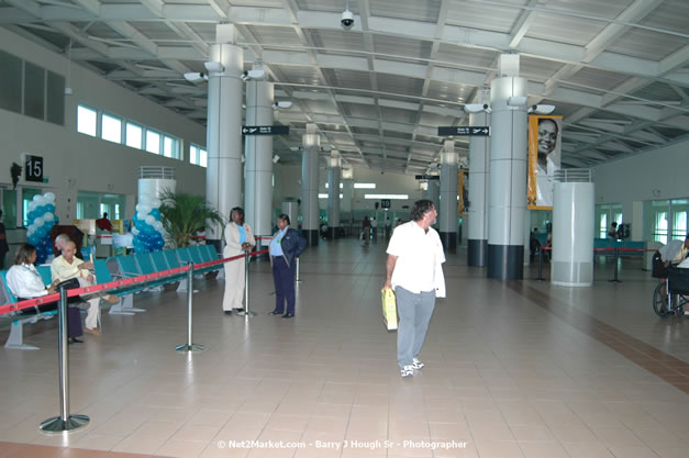 MBJ Airports Limited Welcomes WestJet Airlines - Inaugural Scheduled Service From Toronto Pearsons International Airport - Monday, December 10, 2007 - Sangster International Airport - MBJ Airports Limited, Montego Bay, Jamaica W.I. - Photographs by Net2Market.com - Barry J. Hough Sr, Photographer - Negril Travel Guide, Negril Jamaica WI - http://www.negriltravelguide.com - info@negriltravelguide.com...!