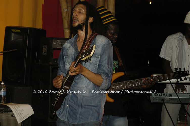 Julian Marley - Grammy Nominee & Son of the Legend Bob Marley - Live in Concert - Also featuring Ras Noble, Power Drill, Iron Head, & Robin Banks - Backing Band Roots Warrior, plus DJ Gemini @ One Love Reggae Concerts Series 09/10 @ Negril Escape Resort & Spa, February 2, 2010, One Love Drive, West End, Negril, Westmoreland, Jamaica W.I. - Photographs by Net2Market.com - Barry J. Hough Sr, Photographer/Photojournalist - The Negril Travel Guide - Negril's and Jamaica's Number One Concert Photography Web Site with over 40,000 Jamaican Concert photographs Published -  Negril Travel Guide, Negril Jamaica WI - http://www.negriltravelguide.com - info@negriltravelguide.com...!