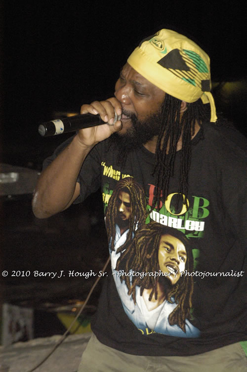 Marcia Griffiths & Edge Michael - Live In Concert - One Love Reggae Concert Series 09/10 @ Negril Escape Resort and Spa, December 29, 2009, One Love Drive, West End, Negril, Westmoreland, Jamaica W.I. - Photographs by Net2Market.com - Barry J. Hough Sr, Photographer/Photojournalist - Negril Travel Guide, Negril Jamaica WI - http://www.negriltravelguide.com - info@negriltravelguide.com...!