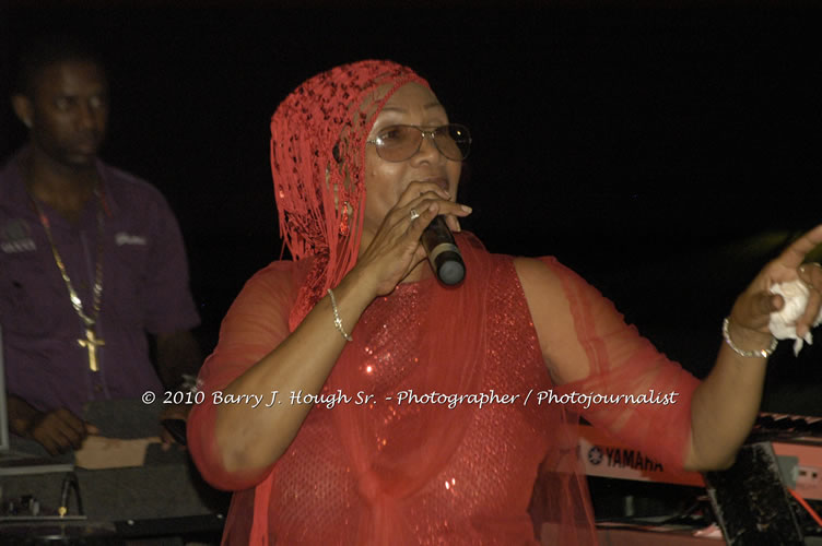 Marcia Griffiths & Edge Michael - Live In Concert - One Love Reggae Concert Series 09/10 @ Negril Escape Resort and Spa, December 29, 2009, One Love Drive, West End, Negril, Westmoreland, Jamaica W.I. - Photographs by Net2Market.com - Barry J. Hough Sr, Photographer/Photojournalist - Negril Travel Guide, Negril Jamaica WI - http://www.negriltravelguide.com - info@negriltravelguide.com...!