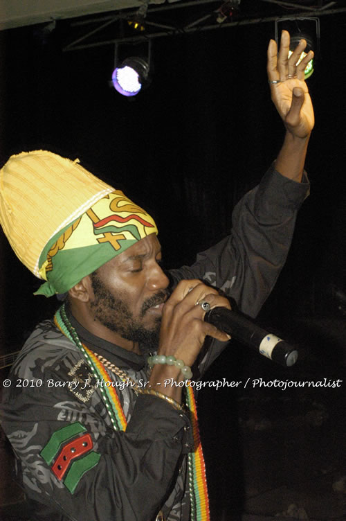 Richie Spice - Live In Concert - One Love Reggae Concert Series 09/10 @ Negril Escape Resort and Spa, January 19, 2010, One Love Drive, West End, Negril, Westmoreland, Jamaica W.I. - Photographs by Net2Market.com - Barry J. Hough Sr, Photographer/Photojournalist - Negril Travel Guide, Negril Jamaica WI - http://www.negriltravelguide.com - info@negriltravelguide.com...!