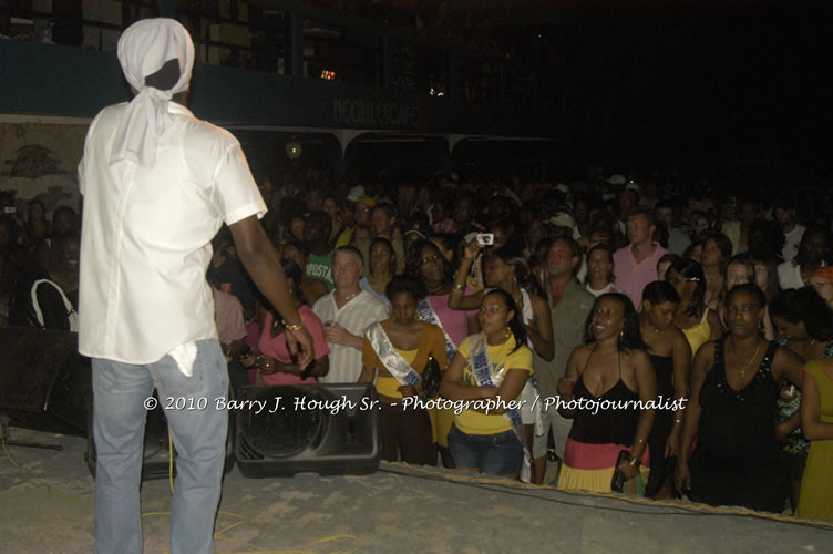 Richie Spice - Live In Concert - One Love Reggae Concert Series 09/10 @ Negril Escape Resort and Spa, January 19, 2010, One Love Drive, West End, Negril, Westmoreland, Jamaica W.I. - Photographs by Net2Market.com - Barry J. Hough Sr, Photographer/Photojournalist - Negril Travel Guide, Negril Jamaica WI - http://www.negriltravelguide.com - info@negriltravelguide.com...!