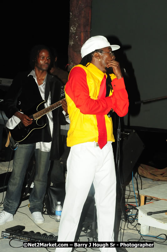 Beenie Man - Live in Concert, plus Hiyah Grade Band @ The Sunset Show @ Negril Escape Resort and Spa, Tuesday, February 3, 2009 - Live Reggae Music at Negril Escape - Tuesday Nights 6:00PM to 10:00 PM - One Love Drive, West End, Negril, Westmoreland, Jamaica W.I. - Photographs by Net2Market.com - Barry J. Hough Sr, Photographer/Photojournalist - The Negril Travel Guide - Negril's and Jamaica's Number One Concert Photography Web Site with over 40,000 Jamaican Concert photographs Published -  Negril Travel Guide, Negril Jamaica WI - http://www.negriltravelguide.com - info@negriltravelguide.com...!