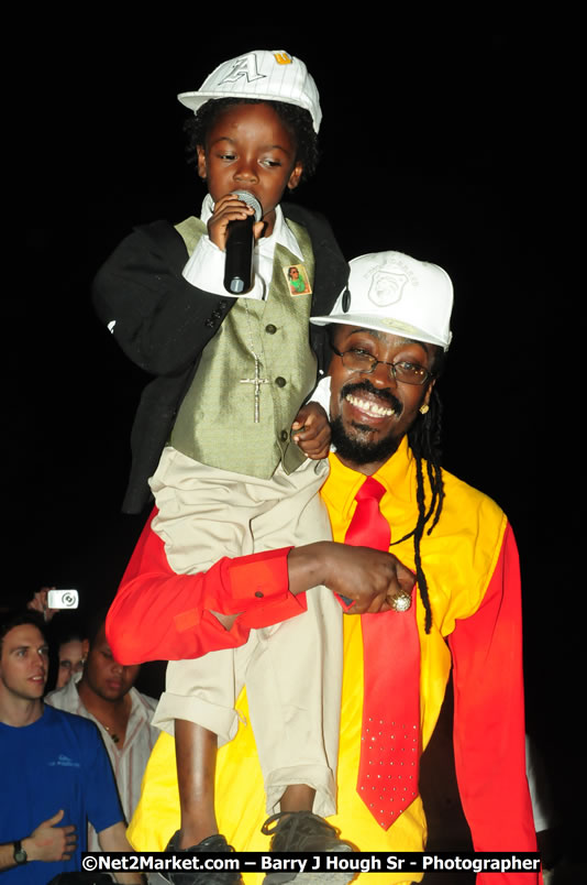 Beenie Man - Live in Concert, plus Hiyah Grade Band @ The Sunset Show @ Negril Escape Resort and Spa, Tuesday, February 3, 2009 - Live Reggae Music at Negril Escape - Tuesday Nights 6:00PM to 10:00 PM - One Love Drive, West End, Negril, Westmoreland, Jamaica W.I. - Photographs by Net2Market.com - Barry J. Hough Sr, Photographer/Photojournalist - The Negril Travel Guide - Negril's and Jamaica's Number One Concert Photography Web Site with over 40,000 Jamaican Concert photographs Published -  Negril Travel Guide, Negril Jamaica WI - http://www.negriltravelguide.com - info@negriltravelguide.com...!