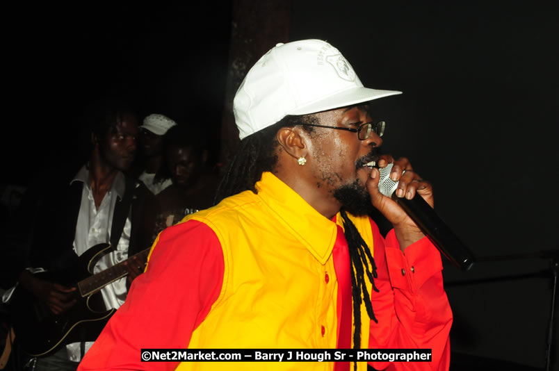 Beenie Man - Live in Concert, plus Hiyah Grade Band @ The Sunset Show @ Negril Escape Resort and Spa, Tuesday, February 3, 2009 - Live Reggae Music at Negril Escape - Tuesday Nights 6:00PM to 10:00 PM - One Love Drive, West End, Negril, Westmoreland, Jamaica W.I. - Photographs by Net2Market.com - Barry J. Hough Sr, Photographer/Photojournalist - The Negril Travel Guide - Negril's and Jamaica's Number One Concert Photography Web Site with over 40,000 Jamaican Concert photographs Published -  Negril Travel Guide, Negril Jamaica WI - http://www.negriltravelguide.com - info@negriltravelguide.com...!