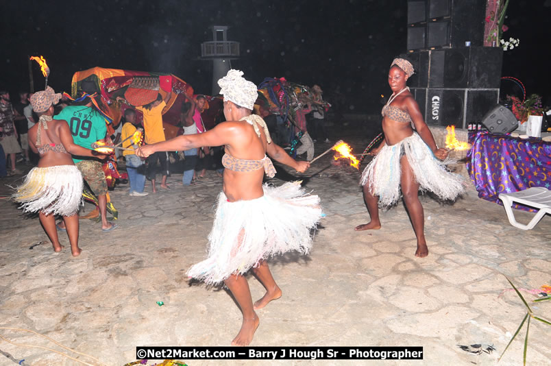 Chinese New Year @ The Sunset Show at Negril Escape - Tuesday, January 27, 2009 - Live Reggae Music at Negril Escape - Tuesday Nights 6:00PM to 10:00 PM - Photographs by Net2Market.com - Barry J. Hough Sr, Photographer/Photojournalist - Negril Travel Guide, Negril Jamaica WI - http://www.negriltravelguide.com - info@negriltravelguide.com...!