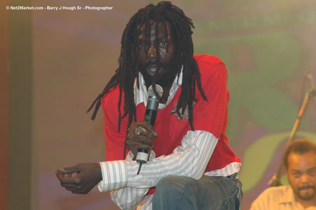 Buju Banton @ Tru-Juice Rebel Salute 2007 - Saturday, January 13, 2007, Port Kaiser Sports Club, St. Elizabeth - Negril Travel Guide, Negril Jamaica WI - http://www.negriltravelguide.com - info@negriltravelguide.com...!