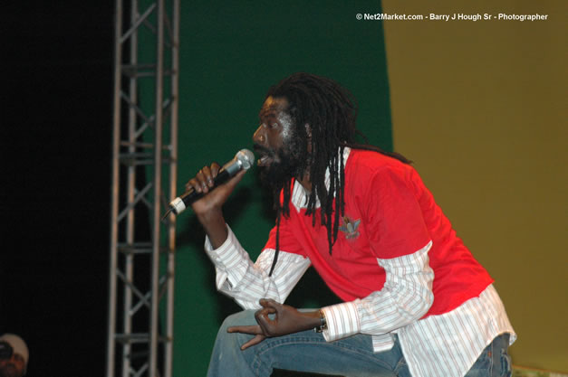 Buju Banton @ Tru-Juice Rebel Salute 2007 - Saturday, January 13, 2007, Port Kaiser Sports Club, St. Elizabeth - Negril Travel Guide, Negril Jamaica WI - http://www.negriltravelguide.com - info@negriltravelguide.com...!