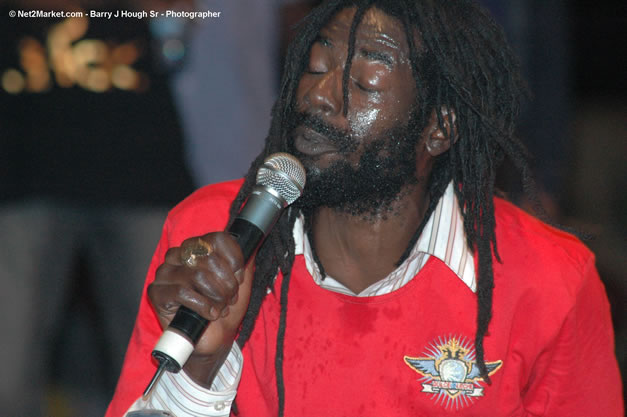 Buju Banton @ Tru-Juice Rebel Salute 2007 - Saturday, January 13, 2007, Port Kaiser Sports Club, St. Elizabeth - Negril Travel Guide, Negril Jamaica WI - http://www.negriltravelguide.com - info@negriltravelguide.com...!