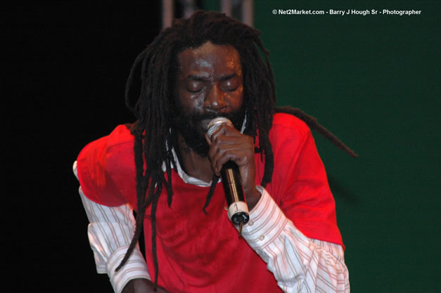 Buju Banton @ Tru-Juice Rebel Salute 2007 - Saturday, January 13, 2007, Port Kaiser Sports Club, St. Elizabeth - Negril Travel Guide, Negril Jamaica WI - http://www.negriltravelguide.com - info@negriltravelguide.com...!