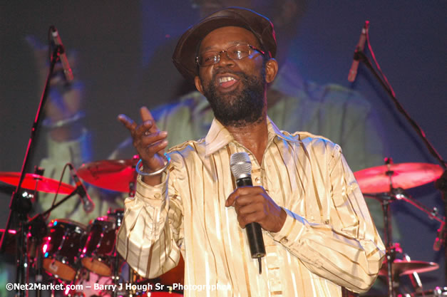 Beres Hammond - Red Stripe Reggae Sumfest 2007 - Zenith - Saturday, July 21, 2007 - Catherine Hall, Montego Bay, St James, Jamaica W.I. - Negril Travel Guide, Negril Jamaica WI - http://www.negriltravelguide.com - info@negriltravelguide.com...!