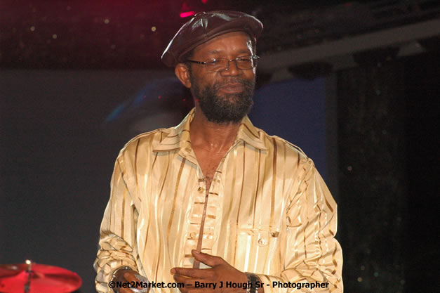 Beres Hammond - Red Stripe Reggae Sumfest 2007 - Zenith - Saturday, July 21, 2007 - Catherine Hall, Montego Bay, St James, Jamaica W.I. - Negril Travel Guide, Negril Jamaica WI - http://www.negriltravelguide.com - info@negriltravelguide.com...!