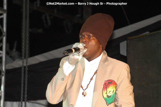 Richie Spice  - Red Stripe Reggae Sumfest 2007 - Zenith - Saturday, July 21, 2007 - Catherine Hall, Montego Bay, St James, Jamaica W.I. - Negril Travel Guide, Negril Jamaica WI - http://www.negriltravelguide.com - info@negriltravelguide.com...!